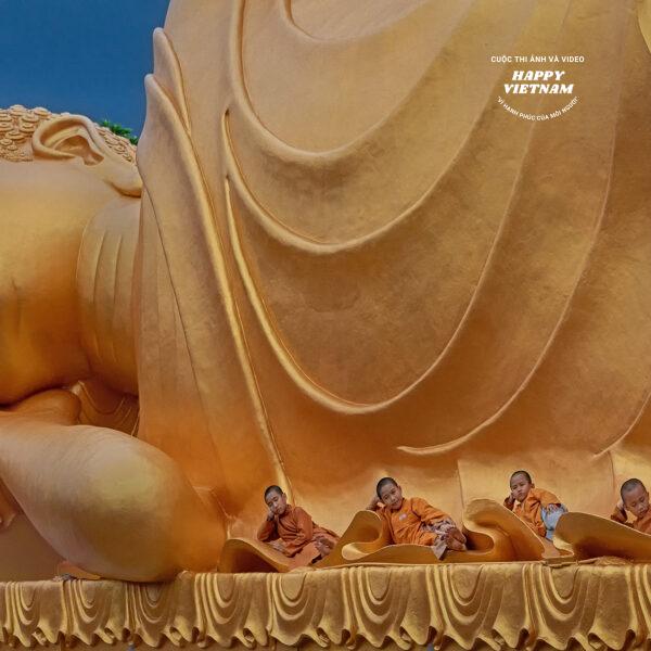 Dưới bóng phật đài