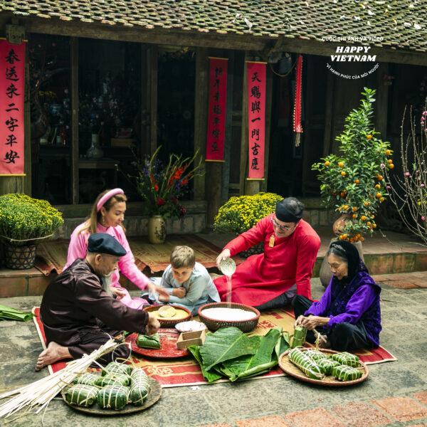 Gói bánh chưng ngày Tết