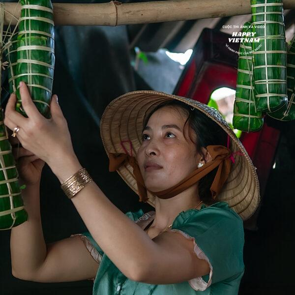 Cô hàng bánh chưng